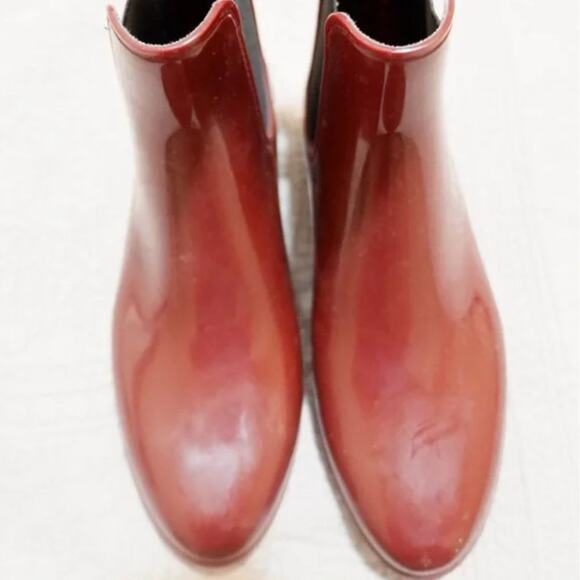 Nine West Chelsea Rain Booties. - Picture 2 of 5